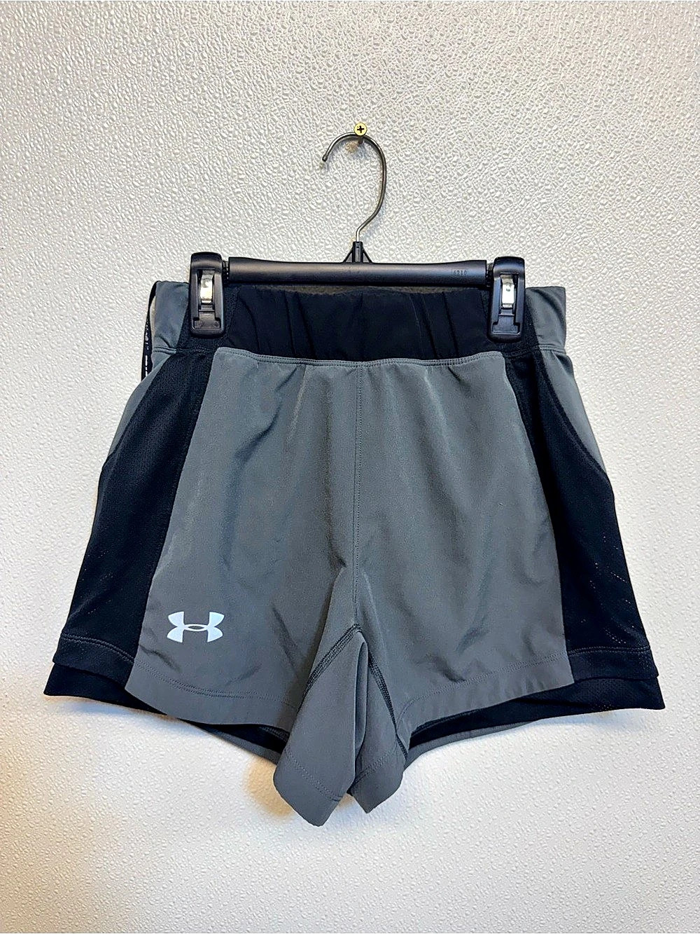 Under Armour Speedpocket Shorts Athletic Shorts Gray & Black Small (E-79)